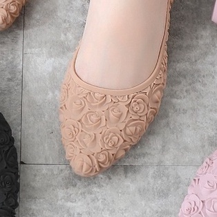 BALANCE Sandal Jelly Wanita Import Hak 3 Cm Bahan Karet Empuk Elastis Motif Bunga Sol Tebal Non-Slip Balet Flatshoes  Hak Pendek-Moka