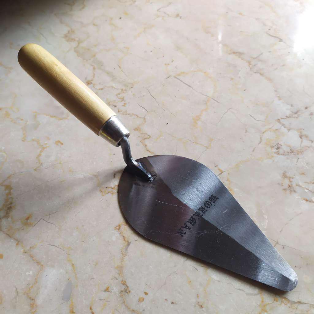 Sendok Semen Tanah Kebun Kecil Lancip Gagang Kayu