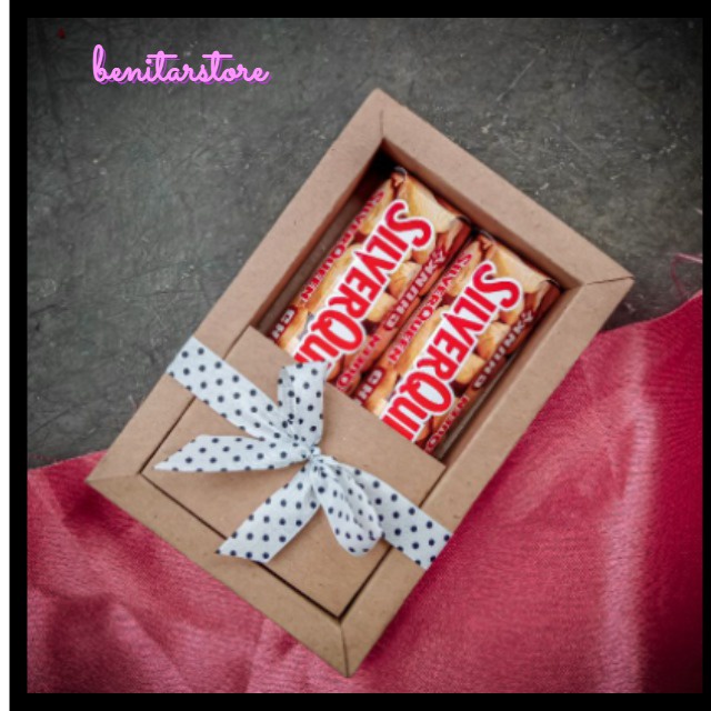 

Hampers Coklat mini cocok banget buat kado apapun Kado ulang Tahun Coklat | Kado Valentine Coklat Silverqueen