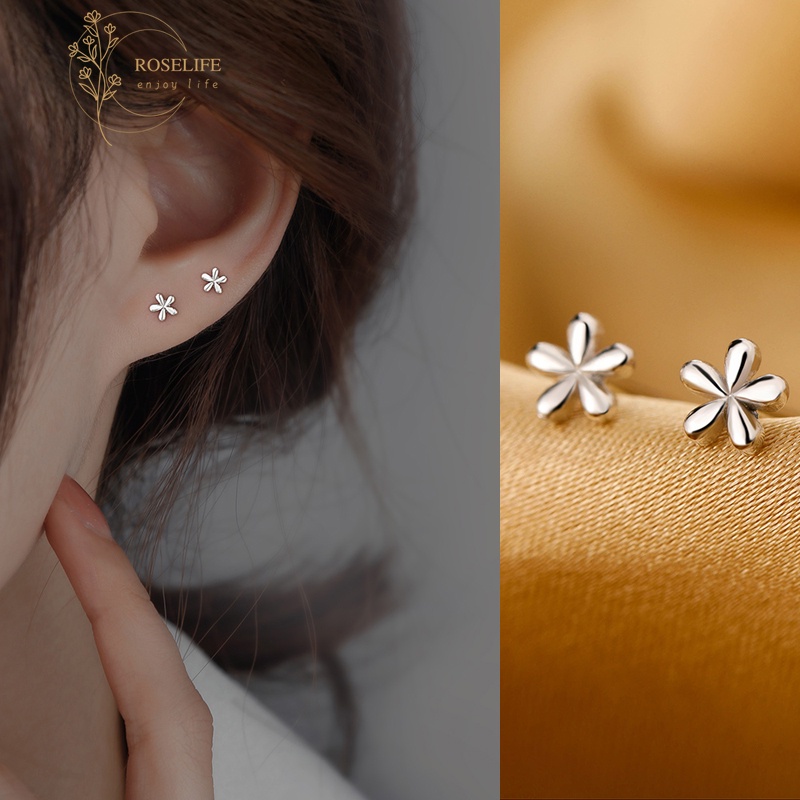 1 Pasang Anting Stud Desain Bunga Bahan S925 Silver Anti Alergi Untuk Wanita