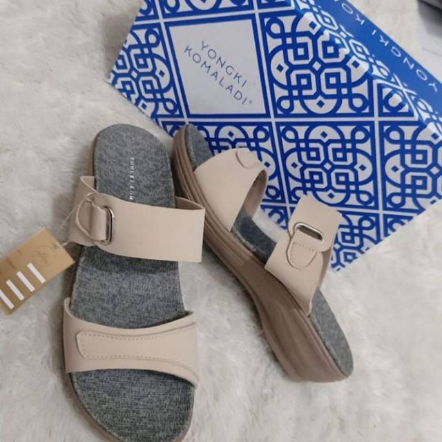 Yongki Komaladi /sandal wanita