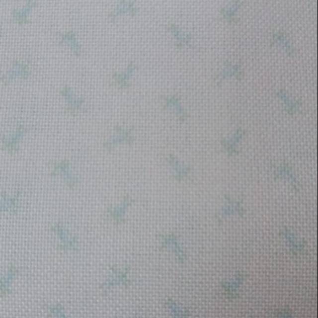 Kain Zweigart 28 ct motif bunga.