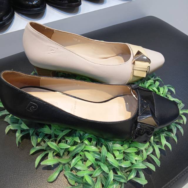 Sepatu Pierre Cardin