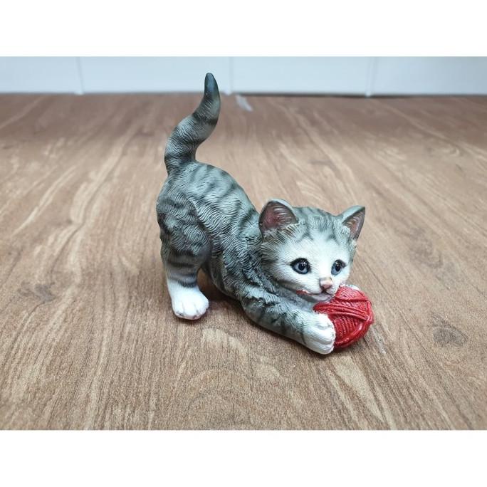 patung pajangan miniatur kucing abu benang persia anggora cat