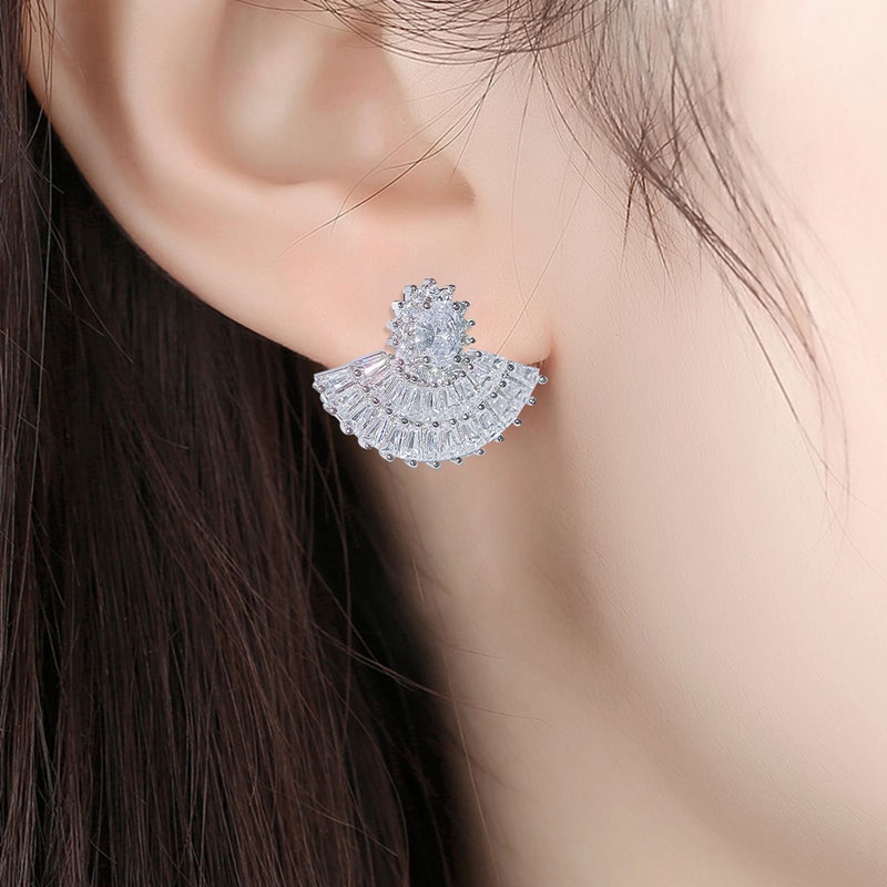 Anting Tusuk Bentuk Kipas Warna Silver Dengan Mutiara Imitasi Untuk Wanita