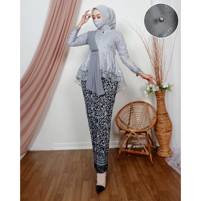 EK-> AURORA SELENDANG - ATASAN KEBAYA - KEBAYA WISUDA - KEBAYA MODERN - KEBAYA SELENDANG - KEBAYA - KEBAYA TERBARU - KEBAYA TERLARIS - KEBAYA MURAH - ATASAN KEBAYA BRUKAT-ATASAN Silver