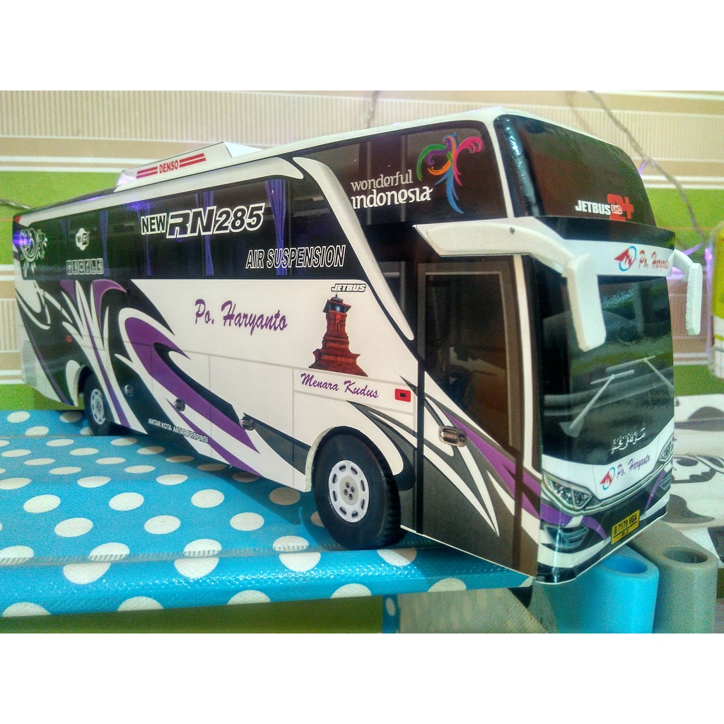 Miniatur bus bis Haryanto