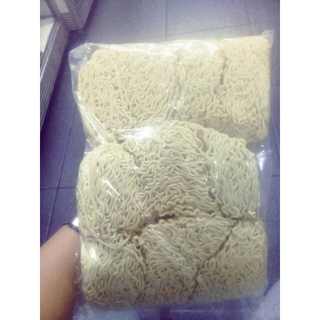 

Mie ayam mentah