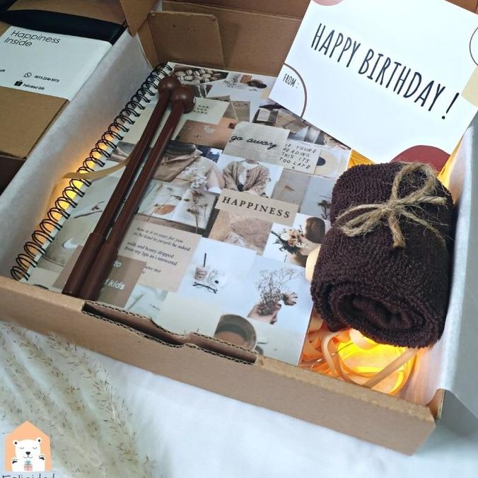 

Best Product!!! Hampers Gift Box / Hampers Wisuda Anniversary Birthday / Gift Set - Paling Dicari