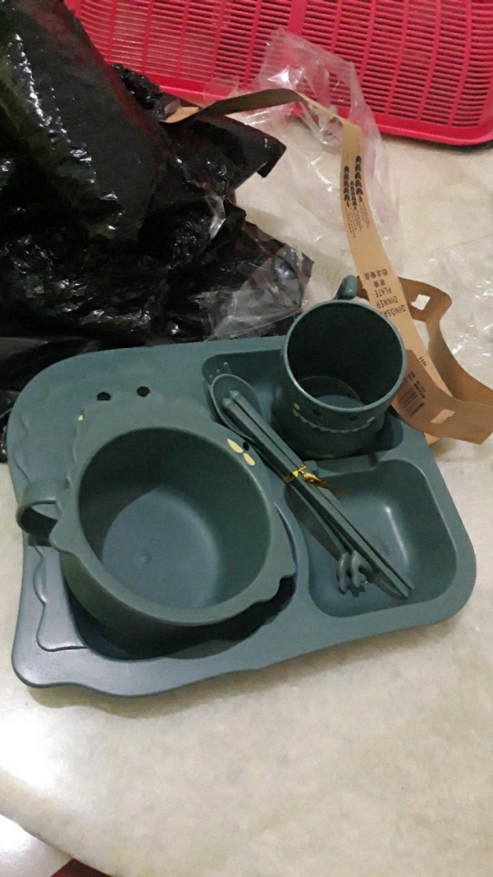 (elt) Peralatan Makan Set Piring Sendok Garpu Mangkuk Cup Gambar Dino Lucu