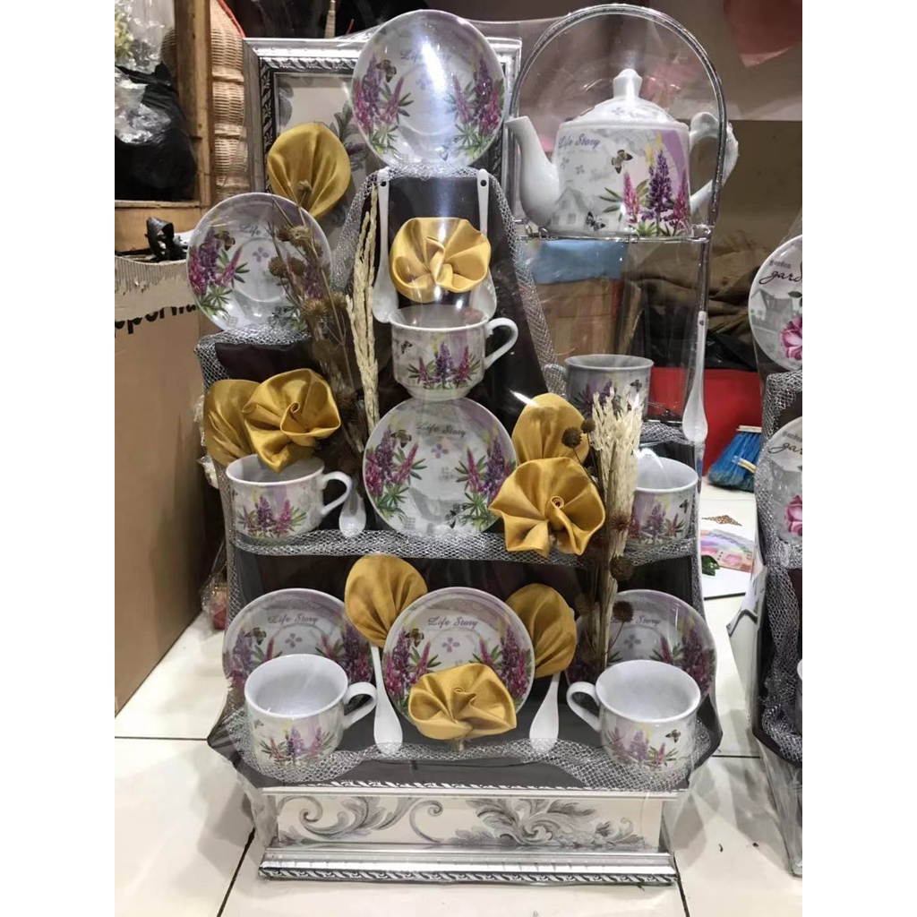 

Tea set + box kayu /Parcel Pecah Belah Mewah - Parcel Piring Set Mewah