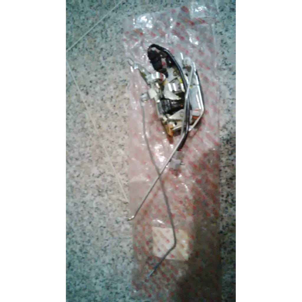 door lock taruna depan kanan ori