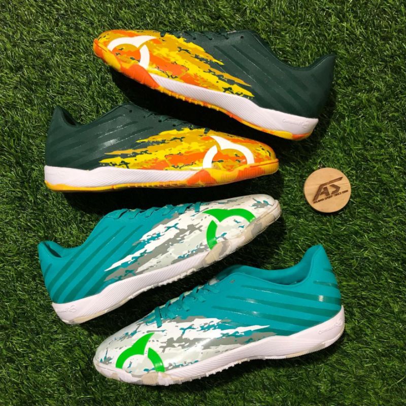 Sepatu futsal Ortuseight Chimera in Original