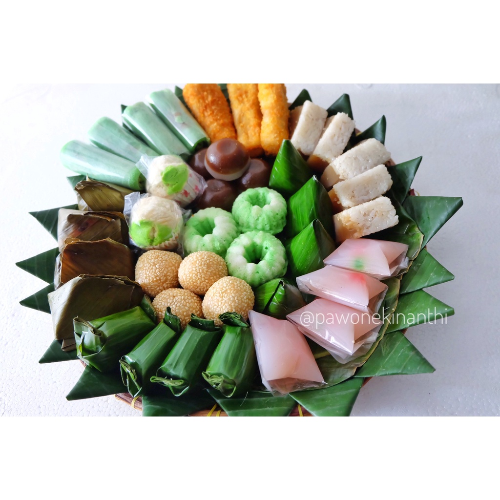 

Kue jajanan pasar tradisional tampah
