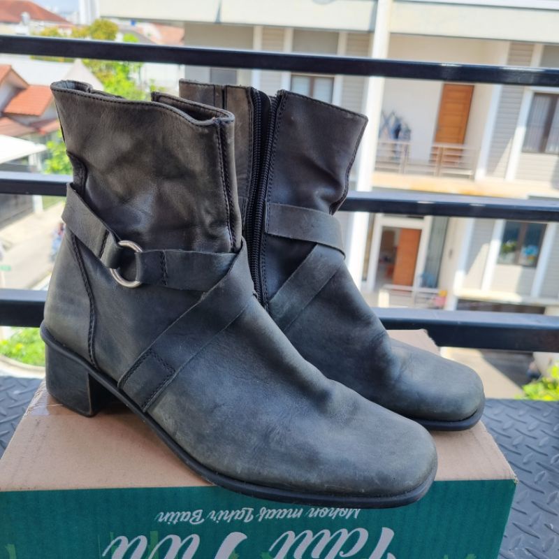 sepatu boots rotelli hitam wanita