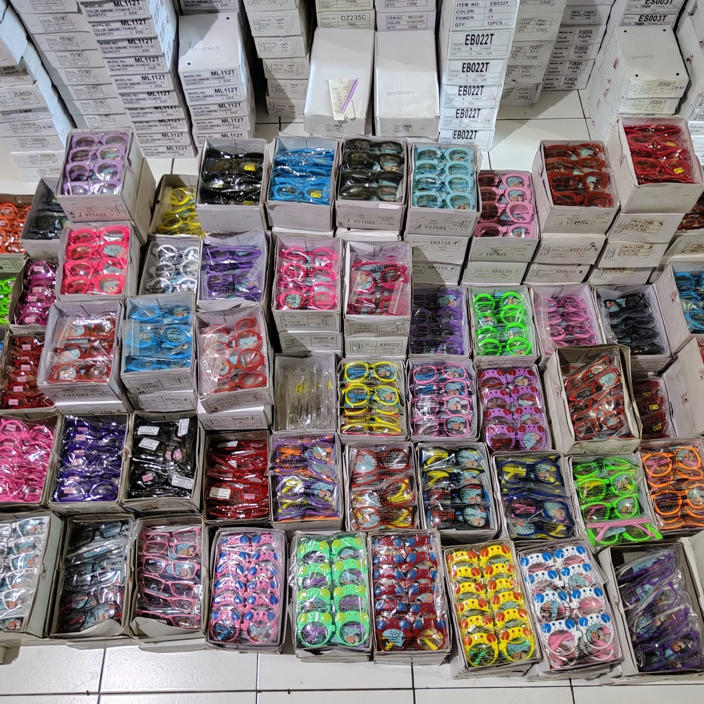 KACAMATA ANAK MURAH CUCI GUDANG SEMUA JENIS UNISSEX PRIA dan WANITA BISA UNTUK KADO SIKECIL.-RANDOM