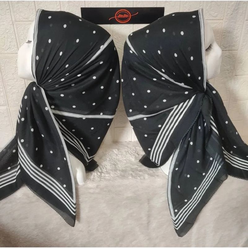 HIJAB SEGI EMPAT VOAL MOTIF POLKADOT HITAM JILBAB MURAH KERUDUNG TERBARU