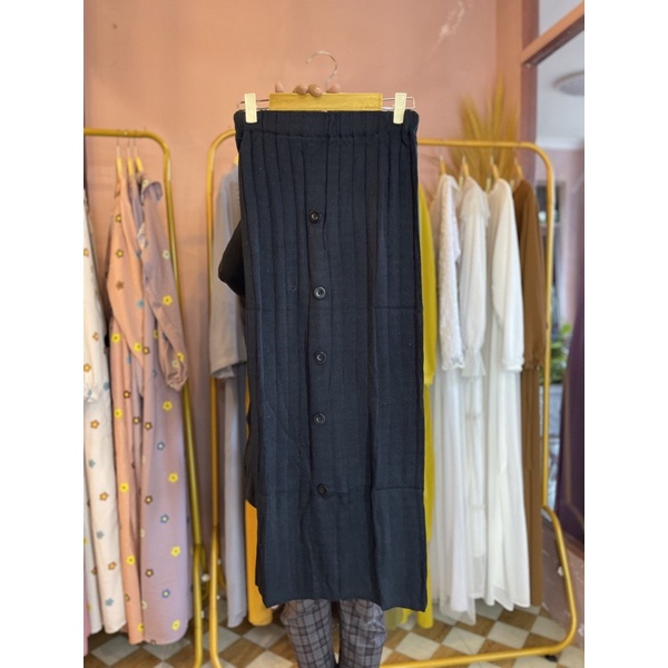 ROK RAJUT SPAN KANCING