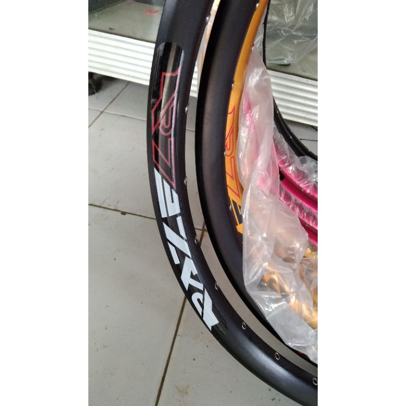 sepasang rim 27.5 raze 32 hole