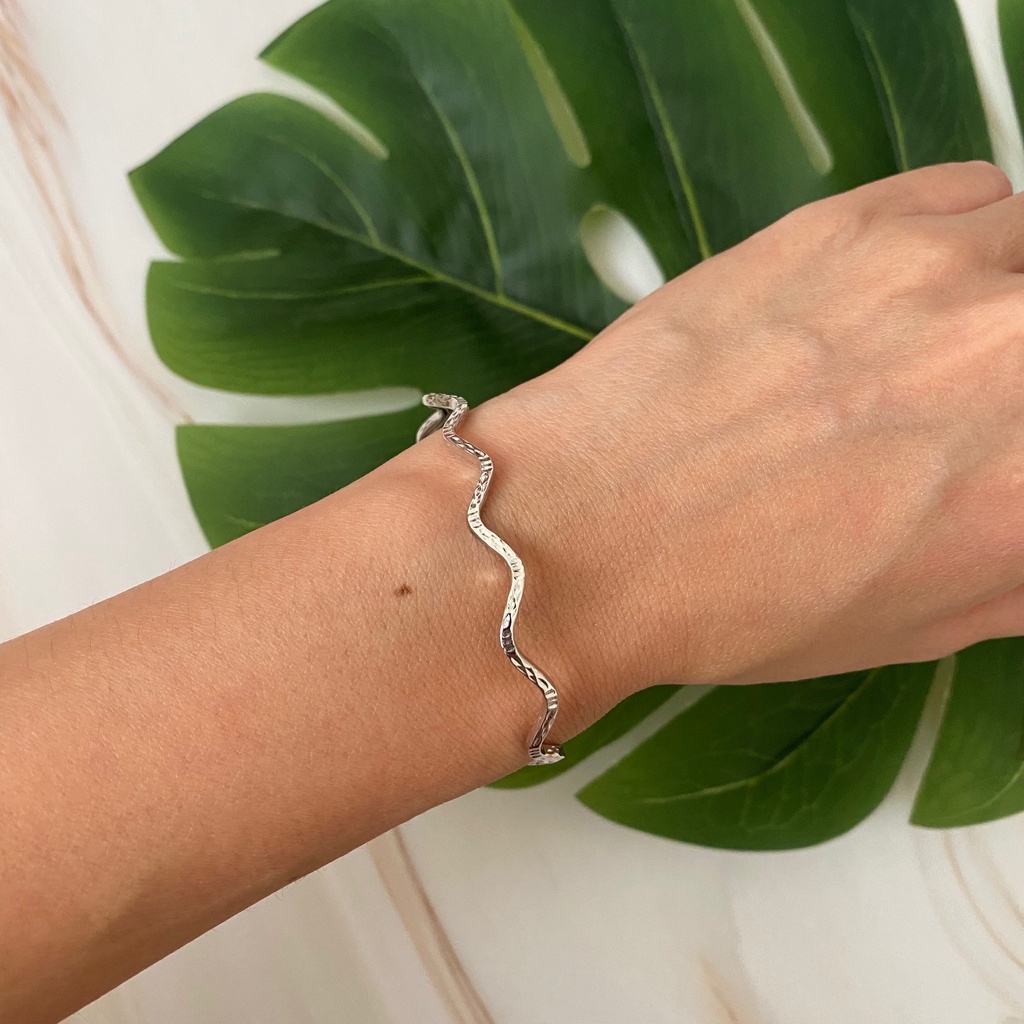 Gelang Kaku Emas Putih Fashion Wavy Spiral Kadar 75% 3.37 Gram