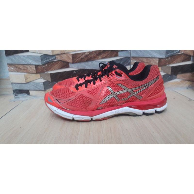 Sepatu Asics Bekas