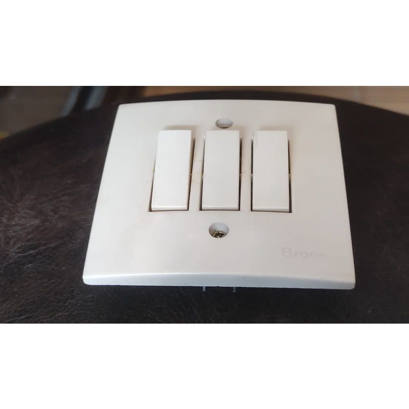 Saklar Broco 3 Gang CREAM 6613 IB