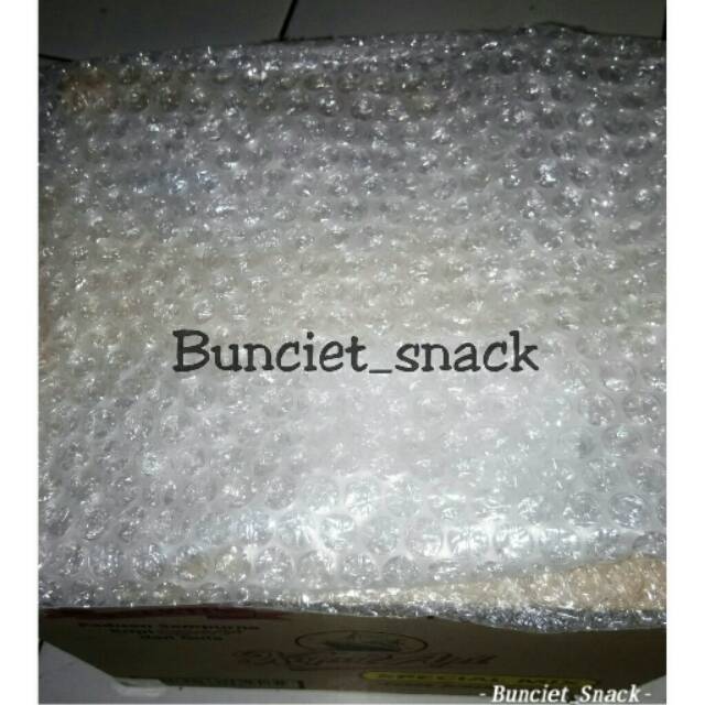 

Bubble wrap tambahan packing