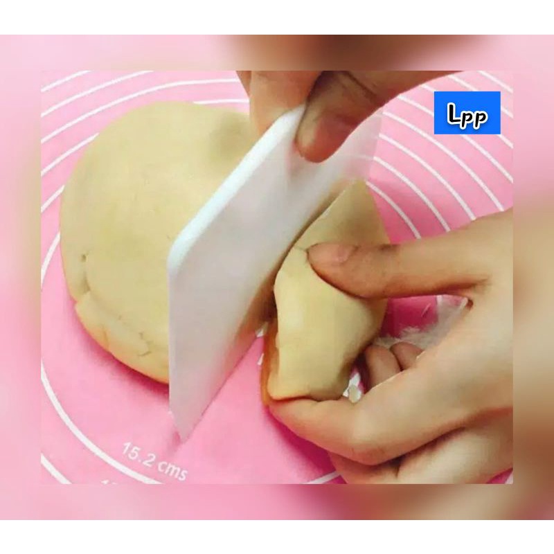 

Pemotong Adonan Kue Fondant Scarper Dough Cutter Pisau Baking Tools