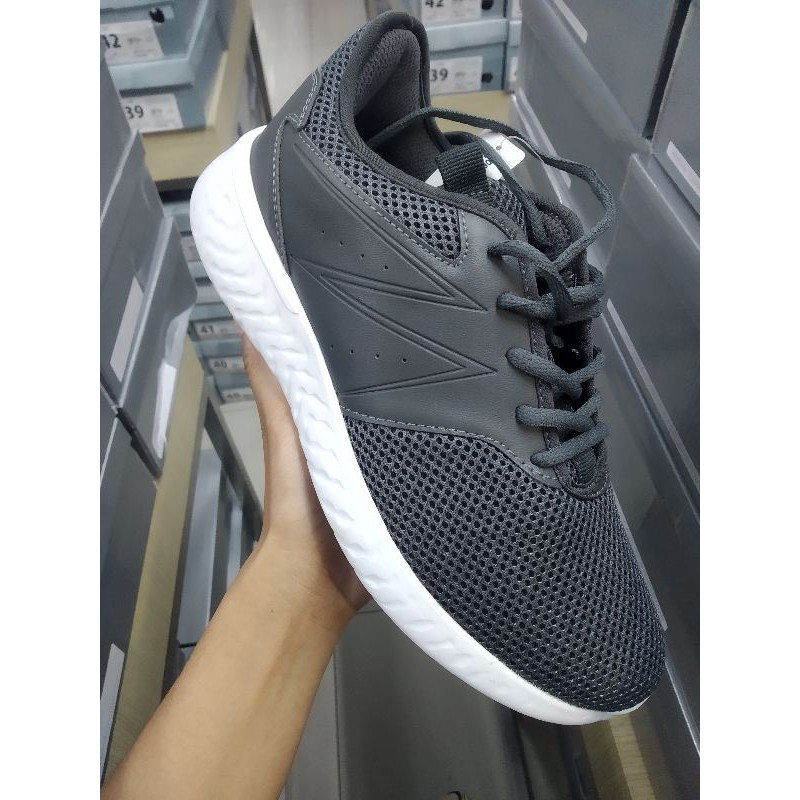 sepatu pria sport fladeo