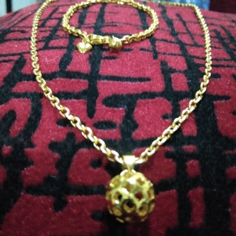 set perhiasan dewasa kalung dan gelang emas muda