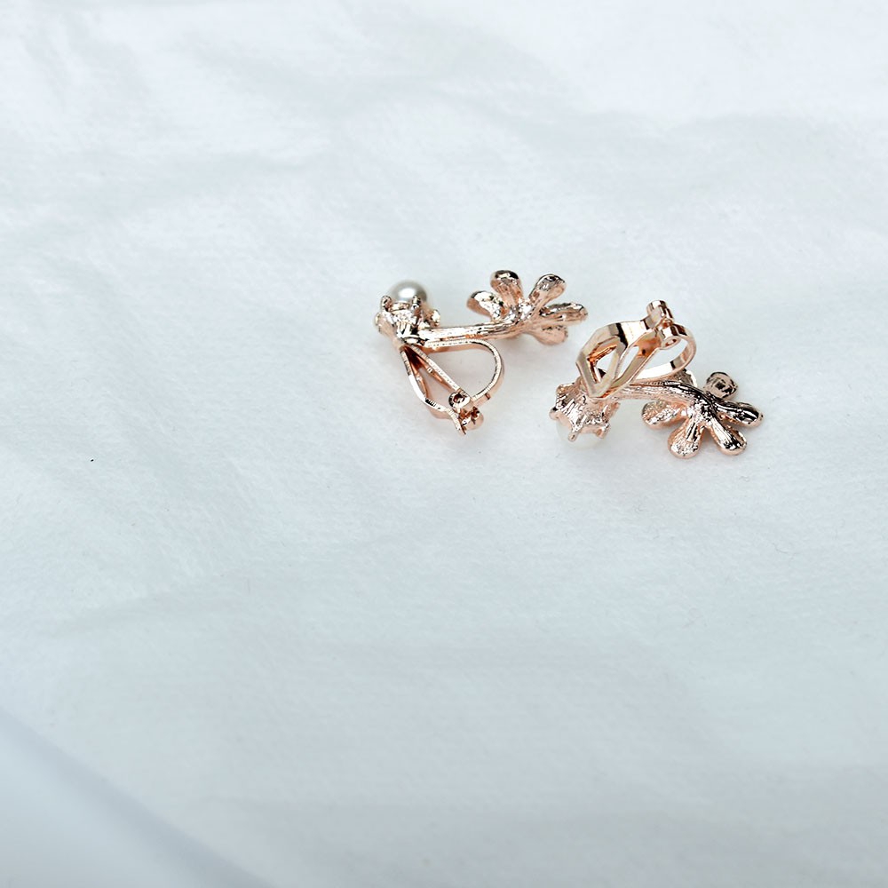 Anting Klip Tanpa Tindik Desain Bunga Hias Kristal Mutiara Warna Rose Gold Silver Untuk Wanita