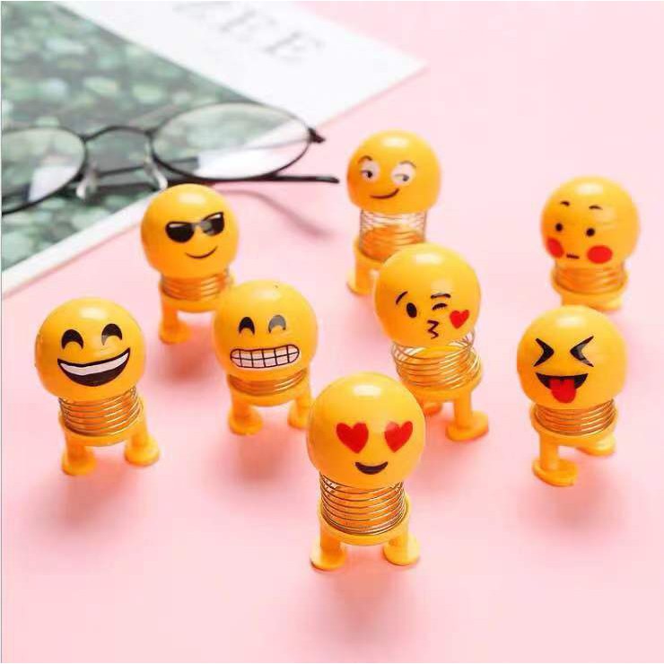 【Kualitas Tinggi】BONEKA PER EMOJI LED BONEKA GOYANG PAJANGAN MOBIL SPRING DOLL SHAKING HEAD