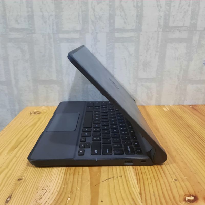 Notebook Dell 11 N2840 Ram 4GB SSD 128GB OS. Windows 10 Full aplikasi siap pakai