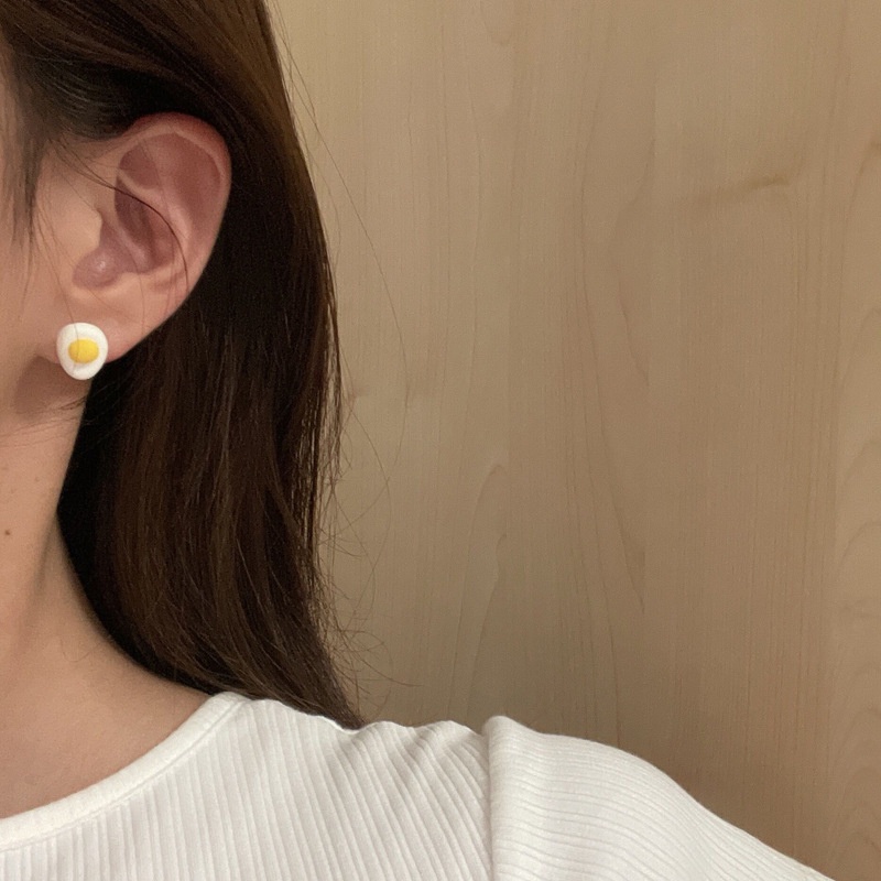 Anting Tusuk Asimetris Desain Kartun Telur Goreng / Keju Untuk Wanita