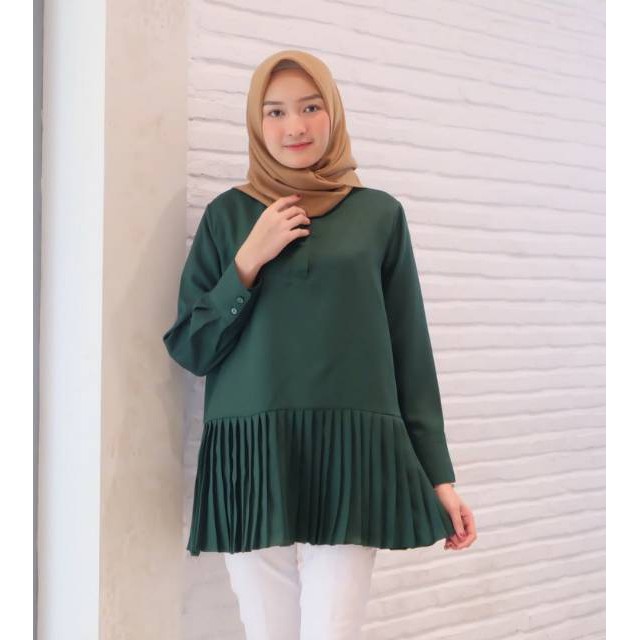 VS - SARAH TUNIK PRISKET