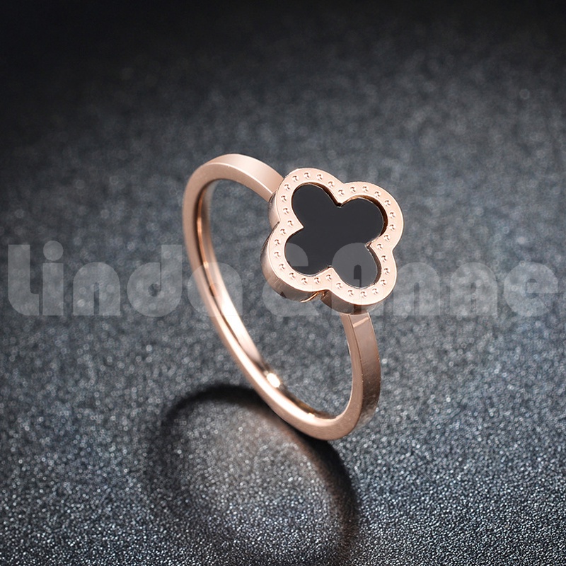 Cincin Wanita Desain Daun Semanggi Bahan Titanium Warna Hitam Dan Rose Gold Untuk Wanita