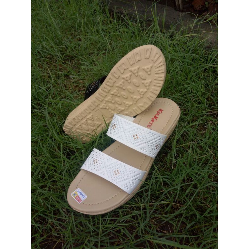 Kickers sendal selop wanita sl putih ban 2