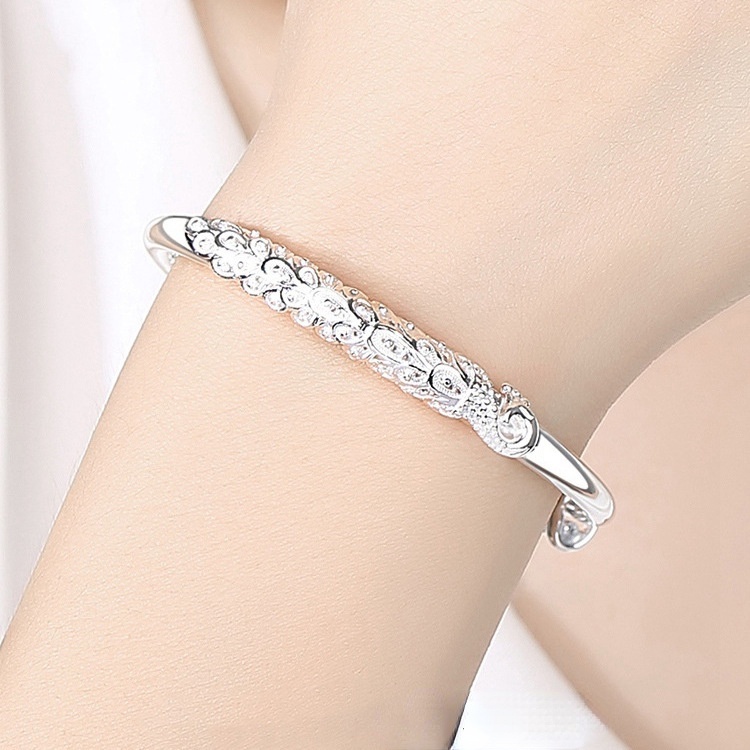 Gelang Model Terbuka Desain Merak Bahan Stainless Steel Lapis Silver Untuk Wanita