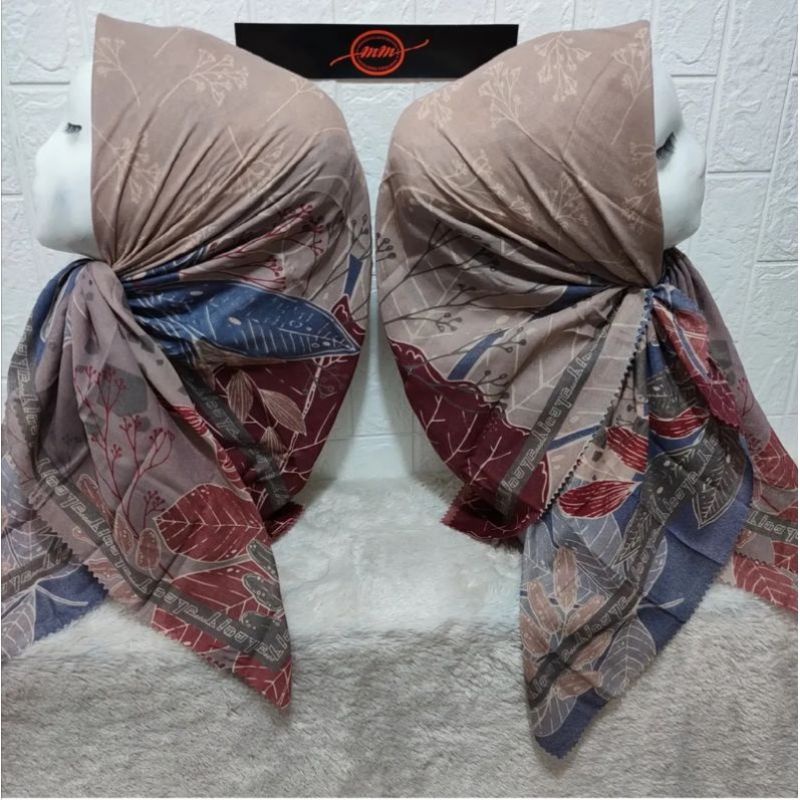 Hijab/Kerudung segi empat voal motif bunga warna merah