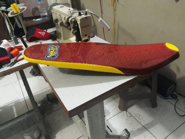 Jok beat karbo slim kulit karbon biker