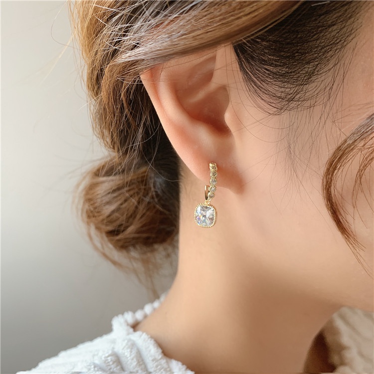 Anting Setengah Lingkaran glitter Berlian square zircon lady Korea