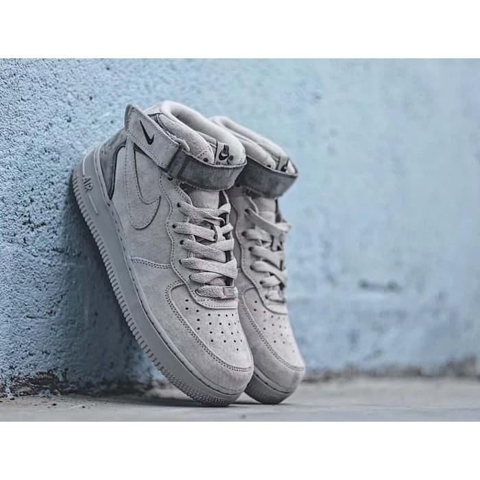 SNEAKERS COWOK HITAM BIRU MISTY  Nike Air Force 1 07 MID Reigning Champion