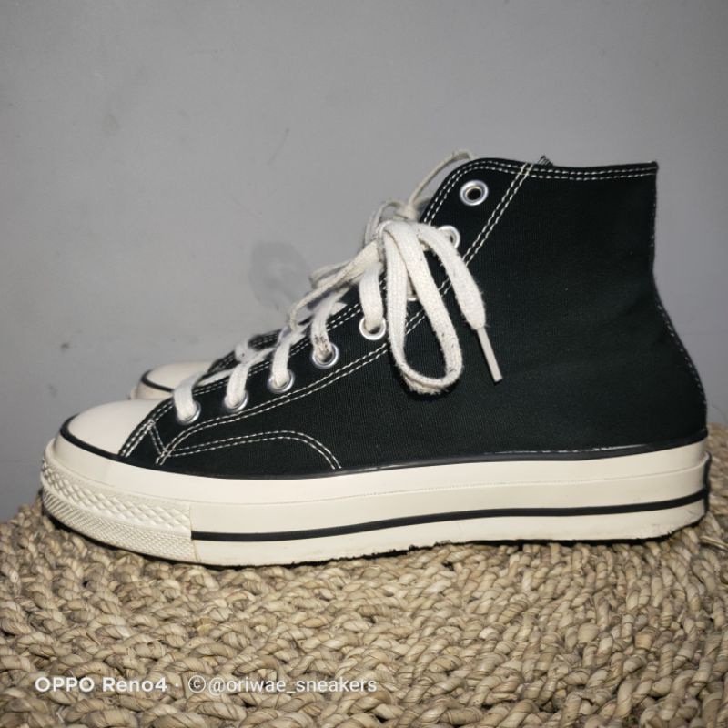 Sepatu Sneakers Bekas Second -- Converse Chuck Taylor