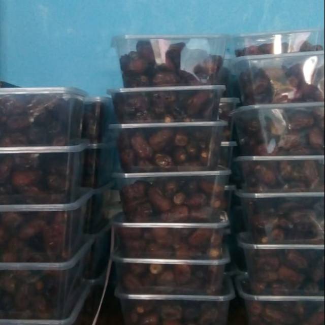 

Kurma manis setengah kg
