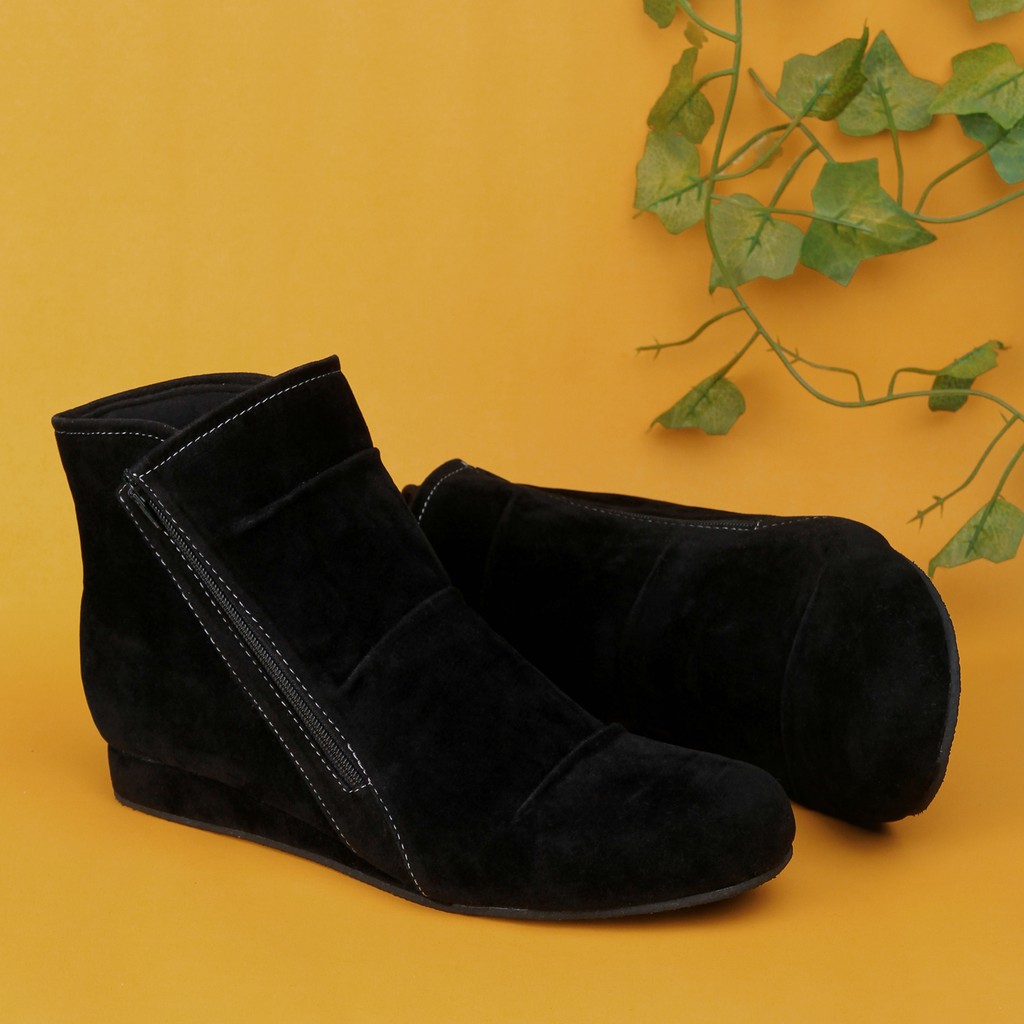 Misty Black | Sepatu Ringan Simpel Kasual Wanita Cewek Women Boots Footwear Ori | FORIND x Favshoes