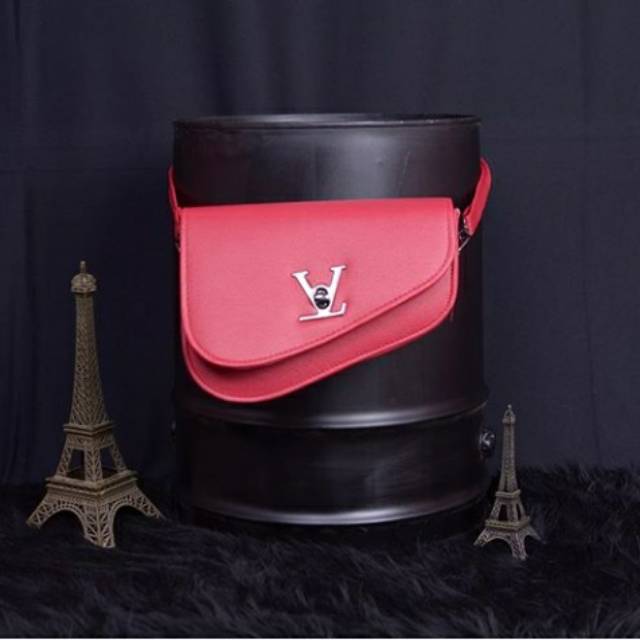 Tas selempang LV