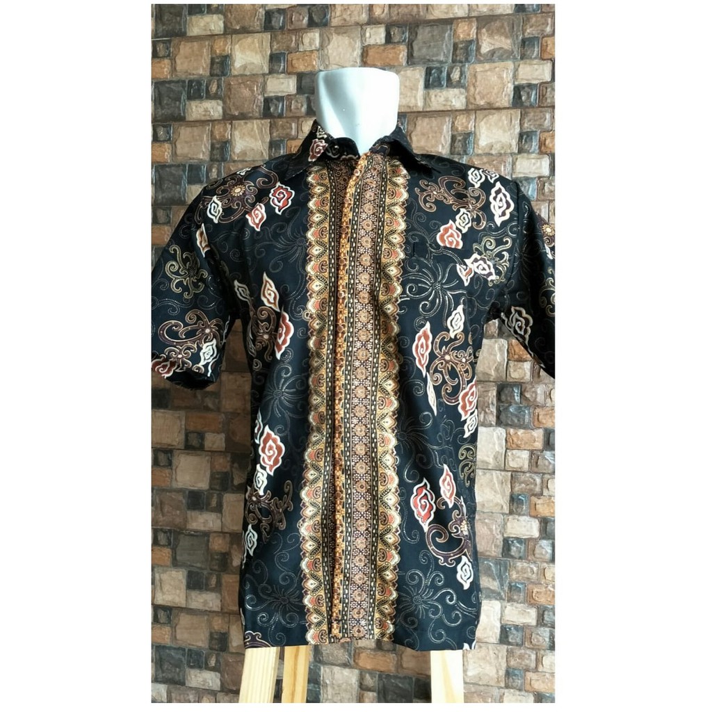 Kemeja Pria Motif Megamendung Dan Warna Lain