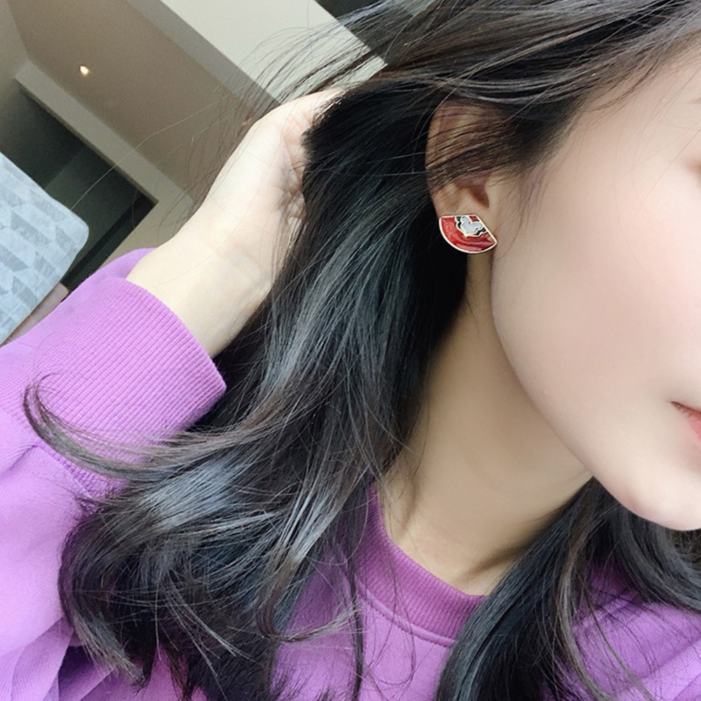 Anting Klip Enamel Bentuk Geometri Warna Merah Gaya Vintage Untuk Wanita