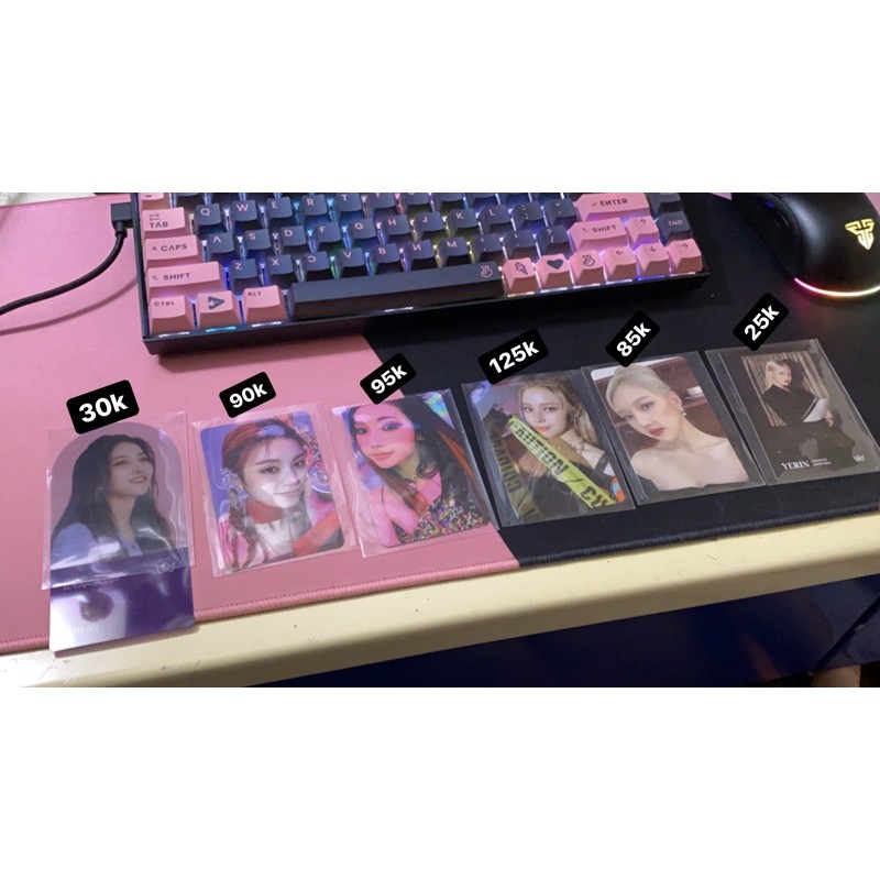 photocard yeji & ryujin guess who , jinny gtb , yerin, sowon pet photo