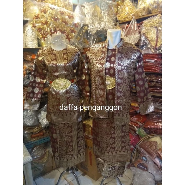 set baju pengantin +ekor